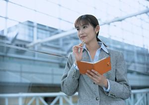 アルマーニのサングラスを買いたい方へ