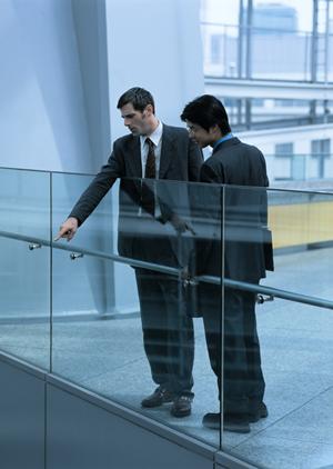 2025年版|フードなしパーカーの選び方とおしゃれなコーデ術ガイド